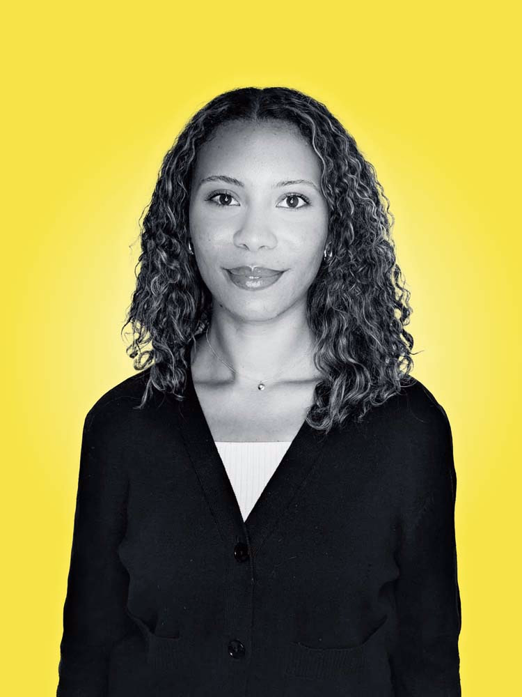 Portrait of Evelyn Zahab, Senior Account Executive